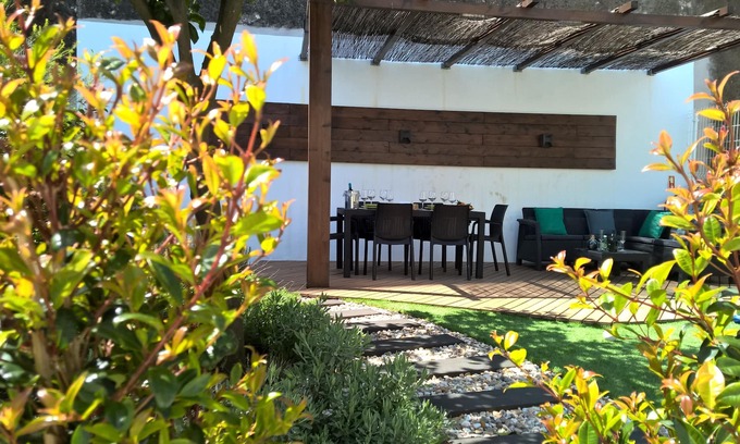 Santa Engracia Wohnung | Grace Garden Home ist ein natürlicher Garten mit Blick auf den Fluss im Zentrum von Lissabon