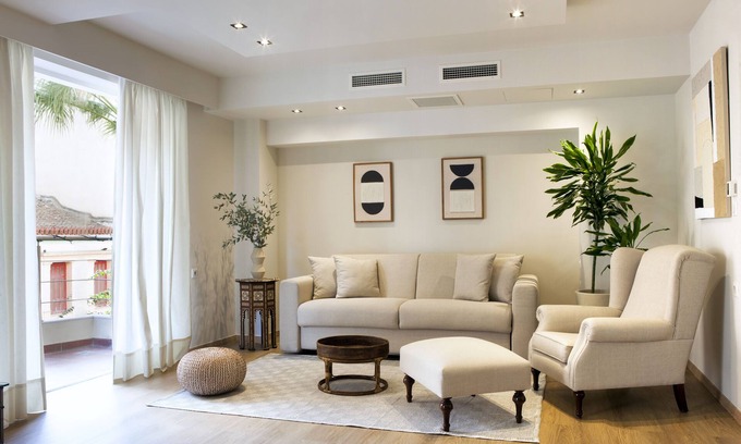 Thissio Wohnung | Gracious-With Balcony 2Bd/3Ba Apt in Ideal Location