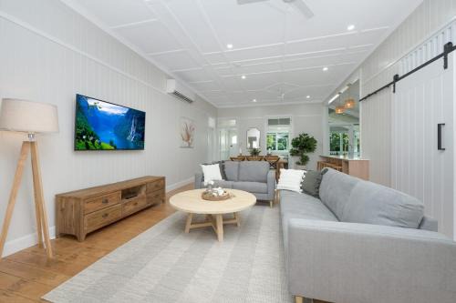 West End Haus | Grand 4BR Queenslander on Harold Sleeps 7