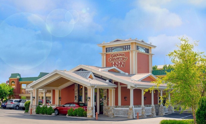 Branson Theater District Resort | Grand Country Waterpark Resort