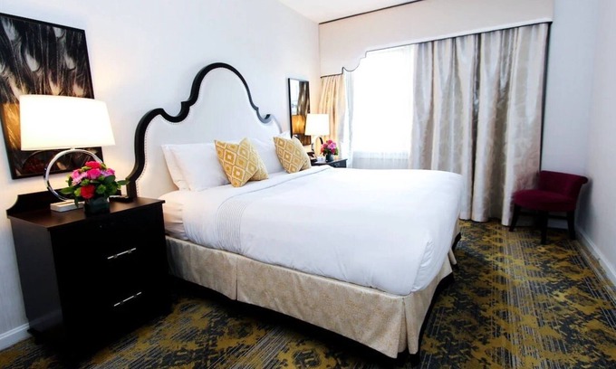 Kalorama Heights Hotel | Grand One Bedroom Suite King, Complimentary Coffee, Capital Views