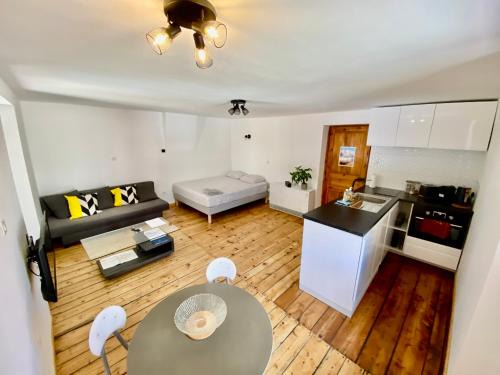 Briancon Wohnung | Grand studio classé 4 étoiles avec jardin et garage vélo, moto