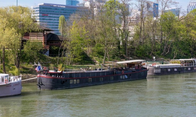 Puteaux Haus | Grande péniche 4 ch - 10 pers -Paris - Ile de Puteaux- terrasses