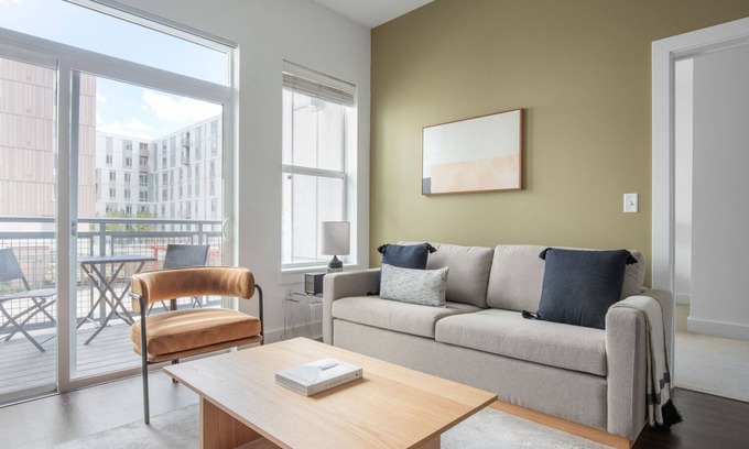 Cambridge Wohnung | Great Alewife 2BR w/ Gym & W/D, nr Red Line, by Blueground