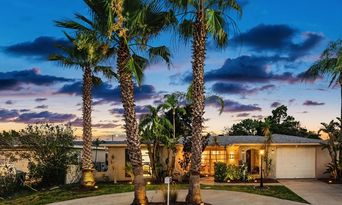 Regency Park Haus | NEU !Umgestaltetes, komplett neues, geschmackvoll eingerichtetes Haus mit Pool Blick hinein 🏝☀️