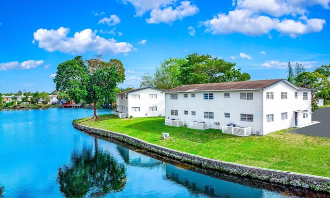 Survey Creek Wohnung | Great for Large Gatherings–Sleeps 30–PalmWaveStays