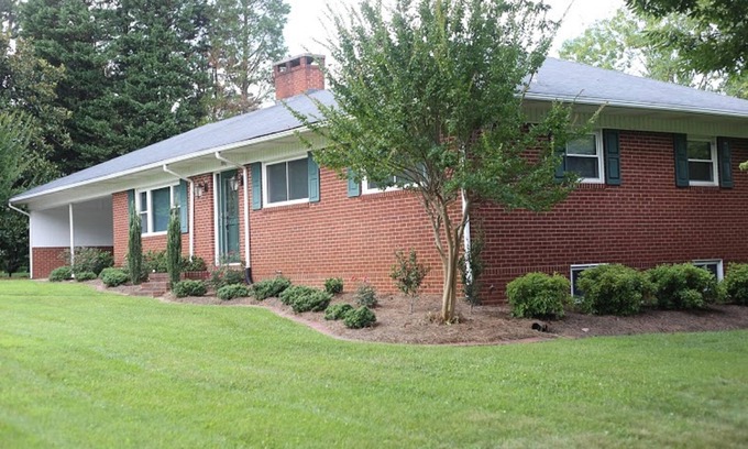 Sedgefield Haus | Große Haus in der Nähe aller Greensboro & High Point Golf / Wassersport / Convention Center