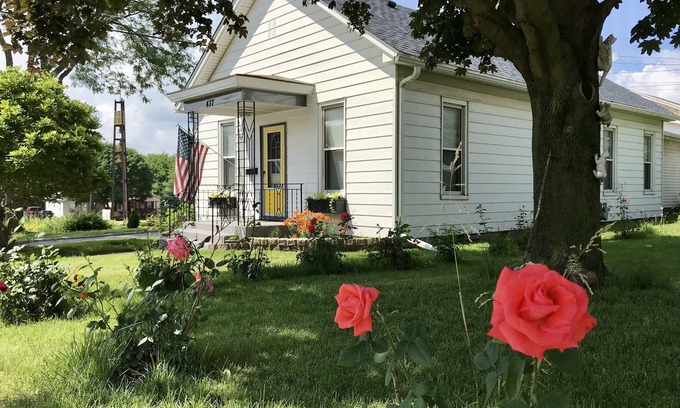 La Salle Haus | Great Homebase Bungalow - 10 Mins to Starved Rock!