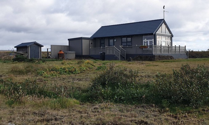 Sveitarfelagid Olfus Hütte | GREAT LOCATION WITH A WIEW TO THE OCEAN - TOTAL PRIVACY - PRIVATE JACUZZI