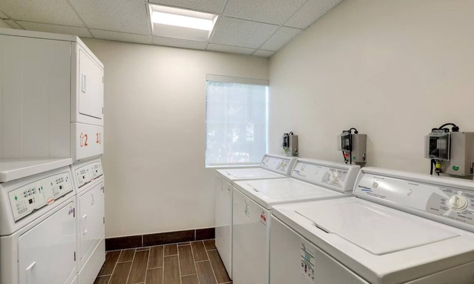 San Jose Hotel | Great Pick! Unit with Kitchen, Free Breakfast, Outdoor Pool, Pet-friendly!