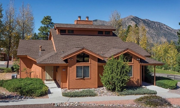 Flagstaff Resort | Great price cool off near NAU in a 2Bed 2Bath w/Full Kitchen dining area and W/D