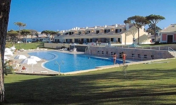 Cascais Resort | Große Villa mit Garten in Einem Dorf mit Allen Infrastrukturen der Freizeit