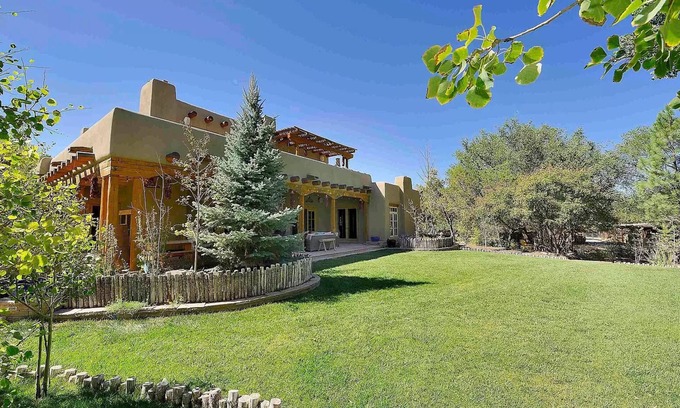 Tesuque Haus | Green Acres Gorgeous Estate 9 minutes from the Plaza!