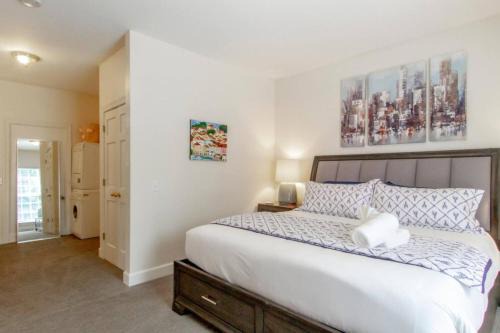 Green Hills Haus | Green Hills Getaway Shopping and Dining District