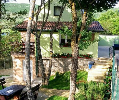 Canton 10 Haus | Green House Source Vrilo