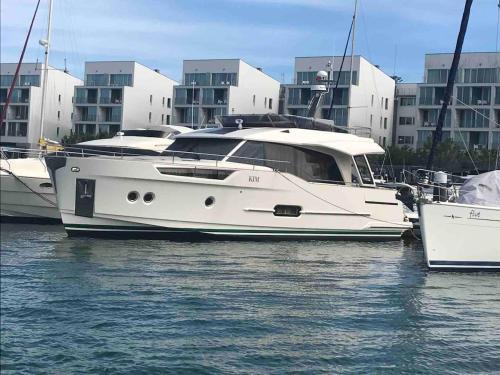 Carvalhal Bootsverleih | GreenBreeze Full Day 8h Charter with overnight in a Greenline 48 Fly Luxury Yacht