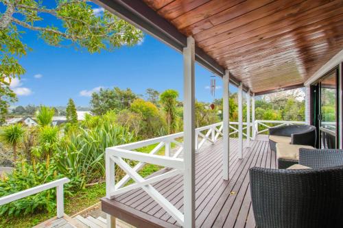 Greenhithe Haus | Greenhithe Hidden Gem with Sea Views and Parking