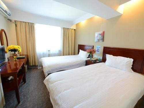 Weihai Hotel | GreenTree Inn ShanDong North WeiHai StationNorth International Bathing Beach Business Hotel