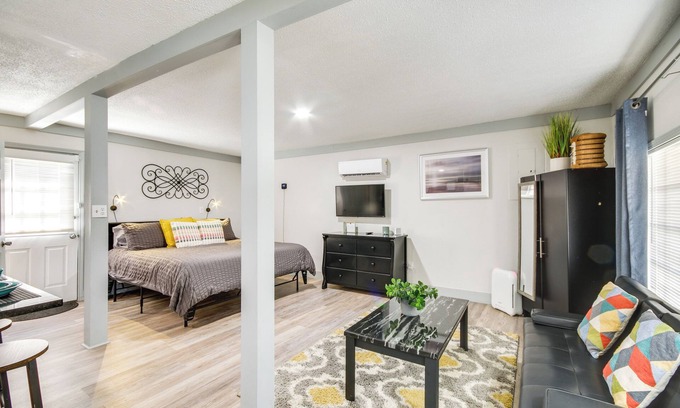 Greenwood Wohnung | Greenwood Studio Cottage < 1 Mi to Downtown!