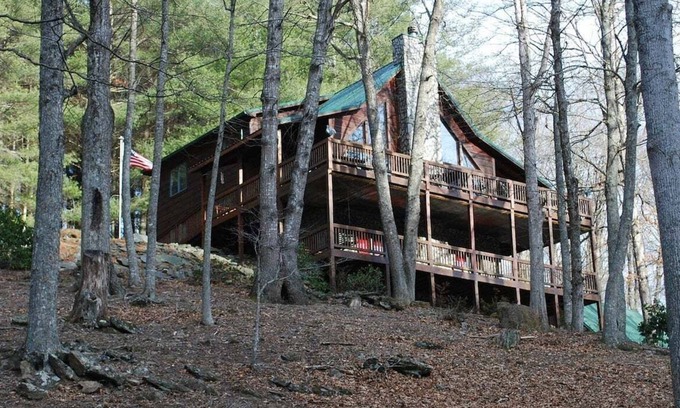 Peak Creek Haus | Flussufer, Geräumig, Zwei Master-Suiten, Whirlpools, WIFI, Hundefreundlich, Flussröhren, Billardtisch