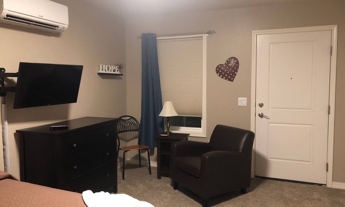 Heyburn Haus | Greystone Crossing Suite #10