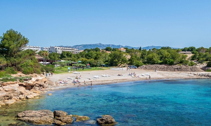 Roques Daurades Wohnung | Ground floor with private garden 1min beach