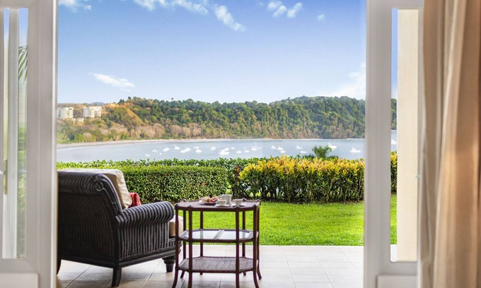 Pacuare Reserve Eigentumswohnung | Ground floor Luxury Condo at Terrazas de Marbella Los Sueños