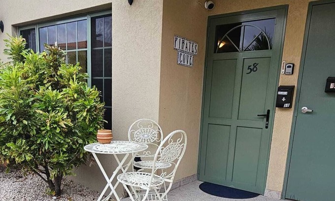 Washington Eigentumswohnung | Ground Floor, Spacious 2 bedroom Ensuites, Corner Unit, Newly Remodeled.