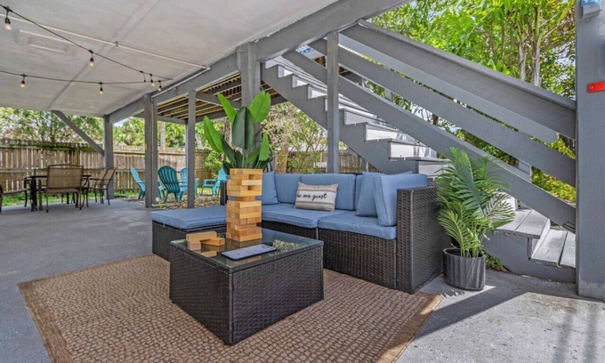 Indian Rocks Beach Eigentumswohnung | Group Escape | 3 to Beach, Outdoor Escape