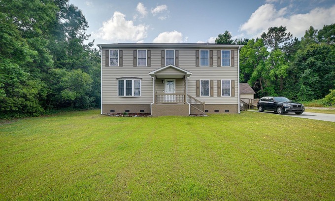 Socastee Haus | Group-Friendly Myrtle Beach House w/ Deck