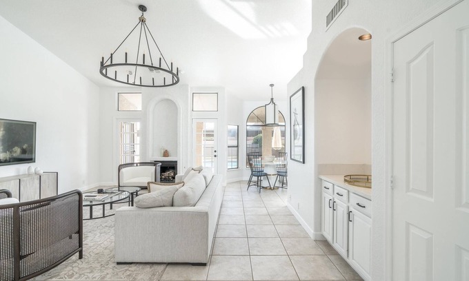 Arabian Views Haus | Grovers House-Private Home Oasis