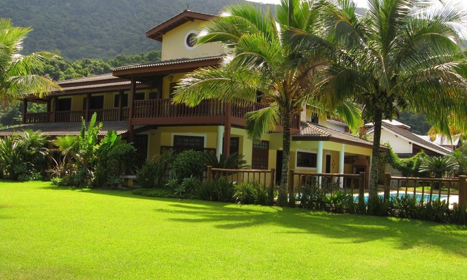 Guaeca Haus | Guaecá, dem Meer zugewandt, auf dem Sand stehend
