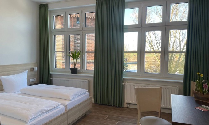 Pasewalk Bed & Breakfast | Gästehaus Appartement 102 - Lokschuppen Pasewalk- Gästehäuser mit DZ, EZ und