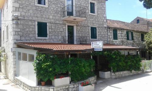 Opuzen Haus | Guest House Fosa