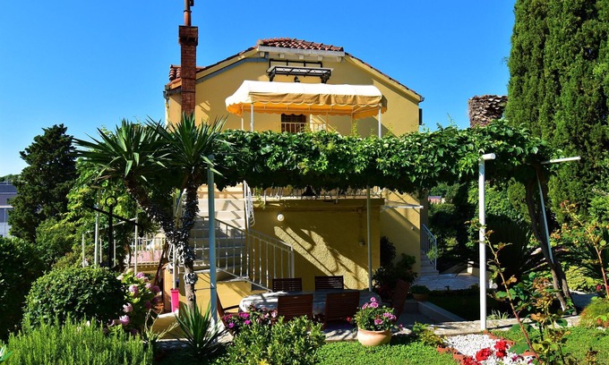 Srebreno Wohnung | Guest House Kanjuo - Apartment mit 2 Schlafzimmern, Terrasse und Gartenblick