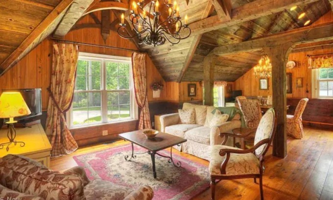 Olmsted Falls Haus | Guest house on a Riverfront Estate