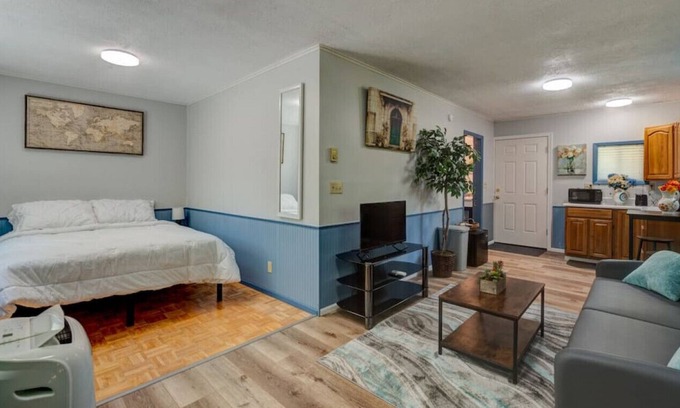 Amazon Haus | Guest house with grill and parking near UO