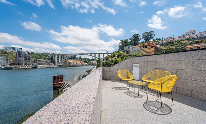 Sao Pedro da Afurada Wohnung | GuestReady - Afurada River View