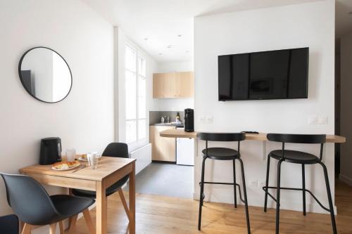 Quartier des Grandes-Carrieres Wohnung | GuestReady - Cozy Parisian Escape for 2