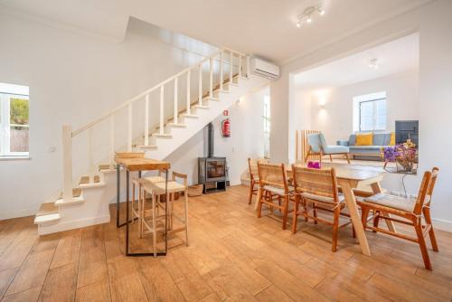 Almocageme Haus | GuestReady - Romantic nook in Adraga