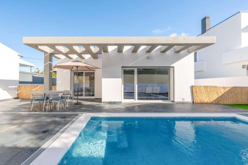Charneca de Caparica e Sobreda Haus | GuestReady - Striking Hideaway in Almada