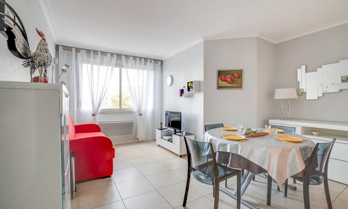Moliere Vauban Wohnung | GuestReady - Sumptuous apt with Private parking near train station
