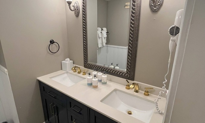 East Fort Lauderdale Resort | Guestroom at Resort Located Right on The Beach!!