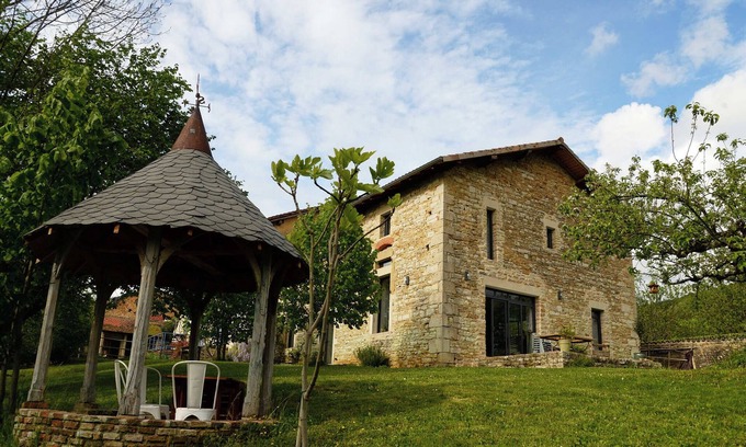 Verjon Bed & Breakfast | Gästezimmer in einer renovierten ehemaligen Scheune