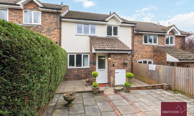 Guildford Haus | Guildford - Two Bedroom House with Garden