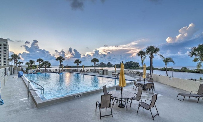 Hudson Wohnung | Gulf-View Hudson Condo in Waterfront Resort!