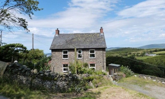 Glandyfi Haus | Ein komfortables und gut ausgestattetes Ferienhaus mit großzügiger Unterkunft für 6 Personen in ruhiger Lage mit