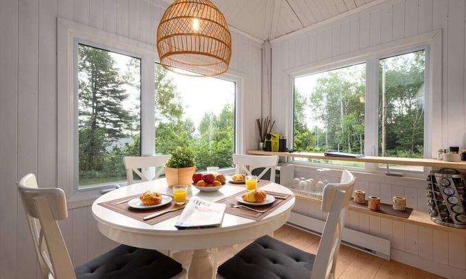 Saint-Tite-des-Caps Skihütte | Hôtel à la maison - CABAN 49, nature, forêt et spa