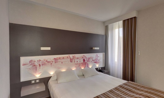 Dole Hotel | Hôtel de La Cloche