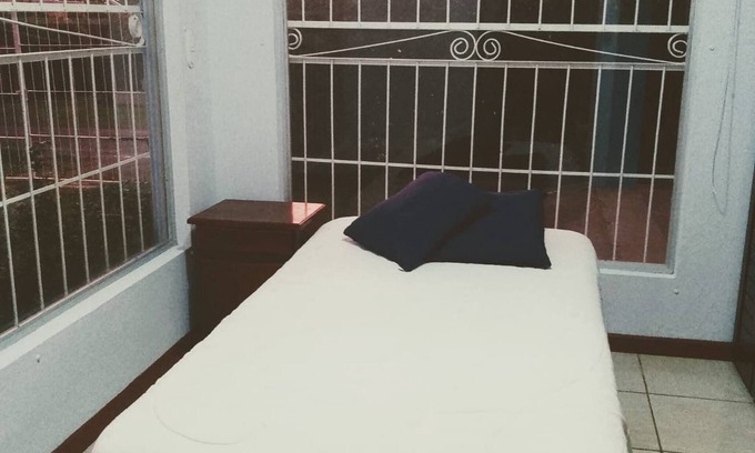 Jimenez Haus | Unabhängiges Zimmer und Badezimmer